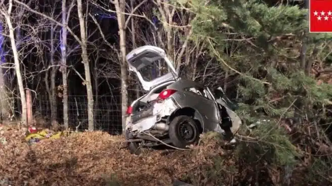 Una mujer muere tras perder el control de su coche y chocar contra un árbol en Madrid