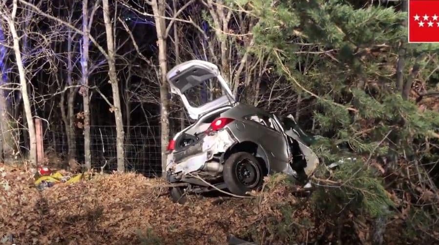 Una mujer muere tras perder el control de su coche y chocar contra un árbol en Madrid