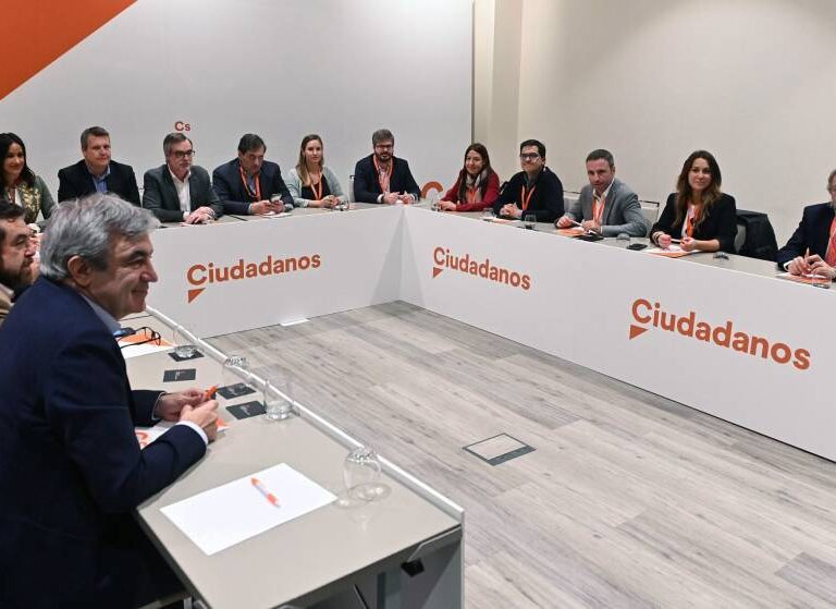 La gestora de Cs cede ante el enfado de las bases y permitirá urnas en las primarias