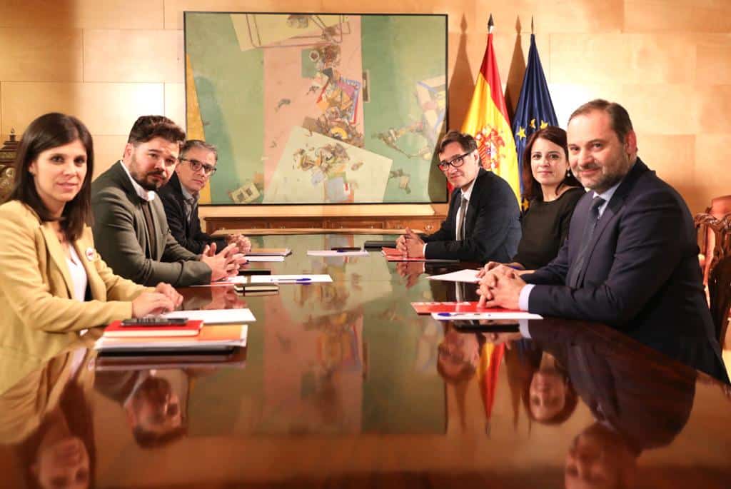 Equipos negociadores del PSOE y ERC.