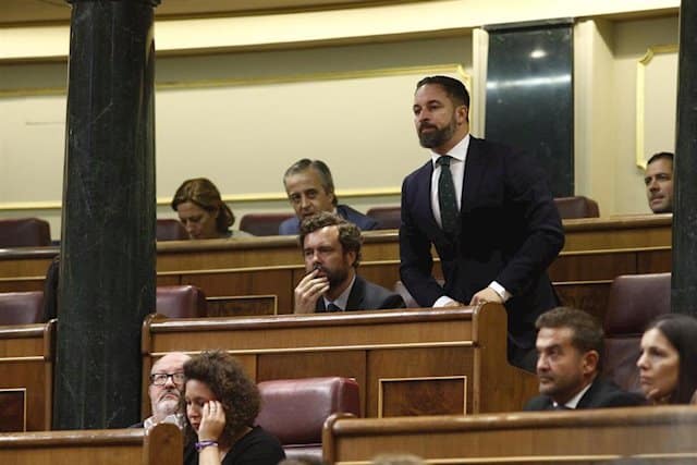 Batalla por las sillas del Congreso: Vox quiere enviar a Ciudadanos al gallinero