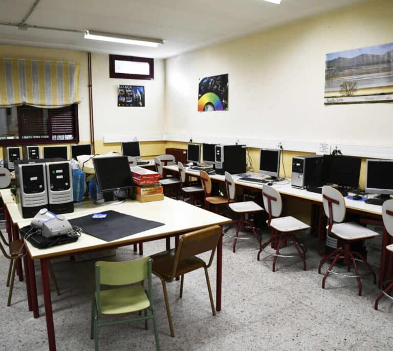 El temario de las oposiciones a profesor de informática es de 1993, "antes de internet", denuncia el sindicato STEs