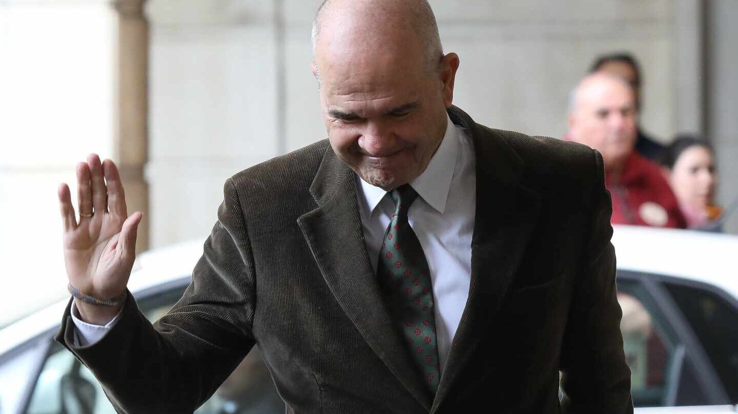 Manuel Chaves, dirigiéndose a la Audiencia de Sevilla a recoger la sentencia del 'caso ERE'.