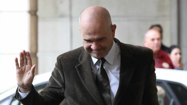 Manuel Chaves, dirigiéndose a la Audiencia de Sevilla a recoger la sentencia del 'caso ERE'.