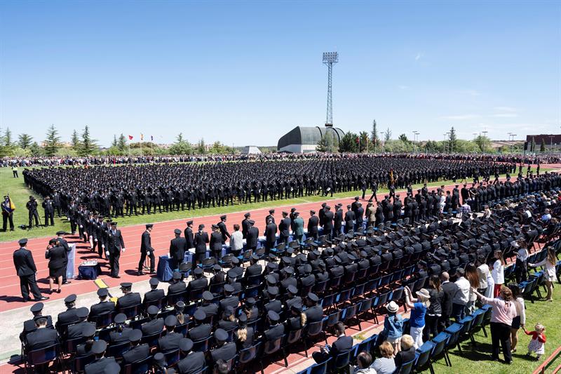 Policías nacionales, en un acto de graduación en la Escuela de Ávila.
