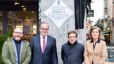 El alcalde de Madrid inaugura la placa conmemorativa del 80 aniversario de Rodilla