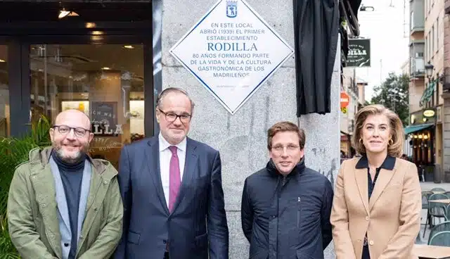 El alcalde de Madrid inaugura la placa conmemorativa del 80 aniversario de Rodilla
