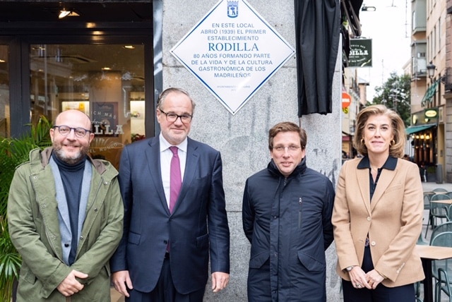 El alcalde de Madrid inaugura la placa conmemorativa del 80 aniversario de Rodilla