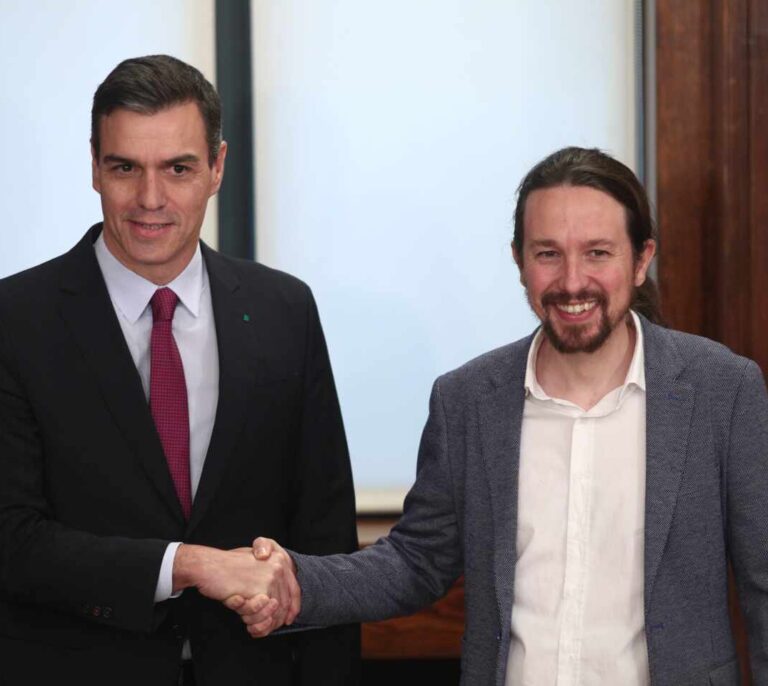 Sánchez e Iglesias valoran su acuerdo como "histórico" pero no admiten preguntas