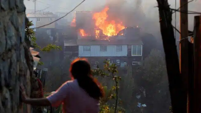 "Alguien quiere ver destruido Valparaíso": el lamento del alcalde ante la oleada de incendios