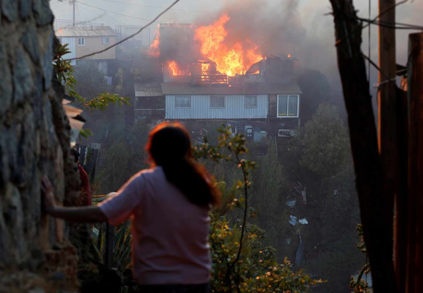 "Alguien quiere ver destruido Valparaíso": el lamento del alcalde ante la oleada de incendios