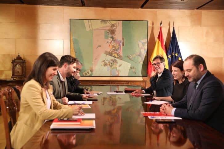 Guerra abierta en el PSOE por la negociación con ERC