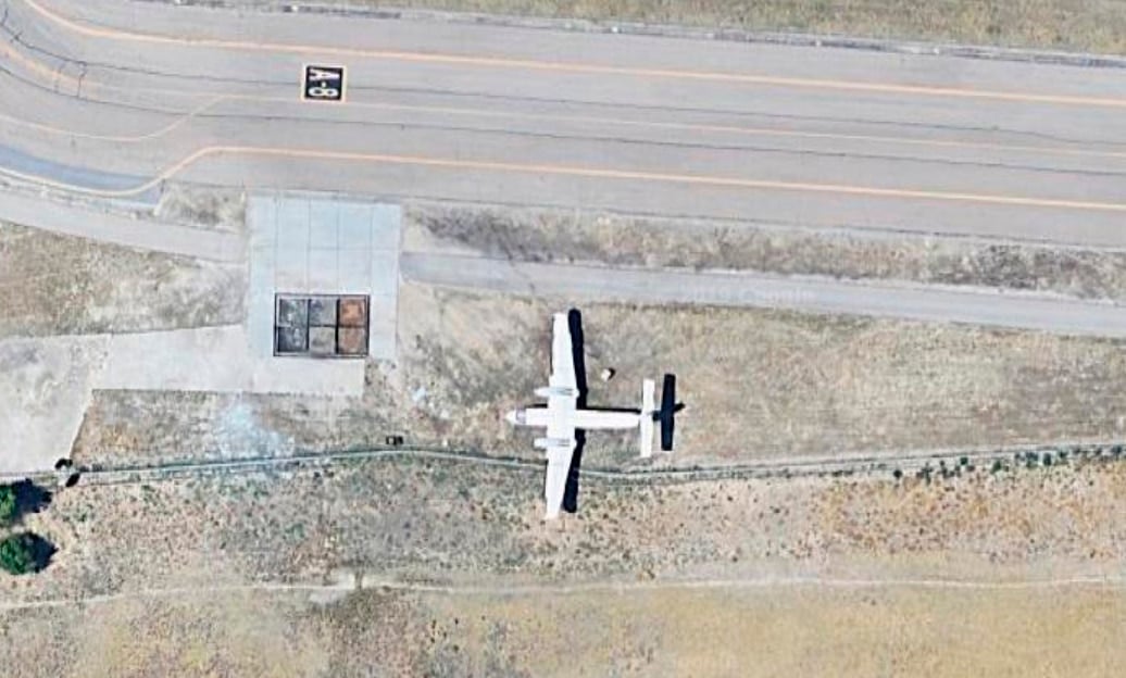 Un avión abandonado el aeropuerto de Madrid-Cuatro Vientos.