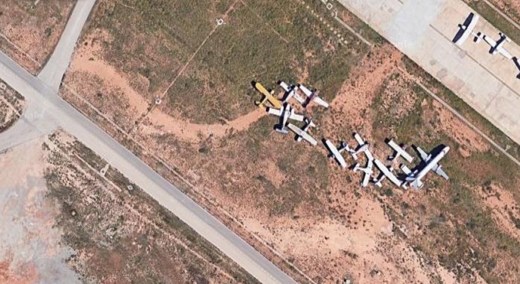 Aviones abandonados en el aeropuerto de Valencia.