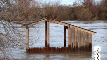 Una treintena de personas, desalojadas por precaución ante la crecida del Ebro en Zaragoza