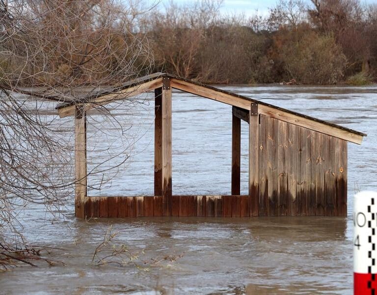 Una treintena de personas, desalojadas por precaución ante la crecida del Ebro en Zaragoza