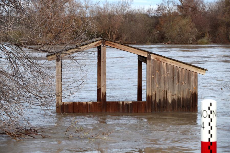 Una treintena de personas, desalojadas por precaución ante la crecida del Ebro en Zaragoza