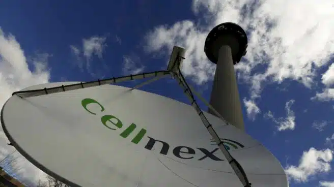 Cellnex cumple sus previsiones aunque pierde 43 millones