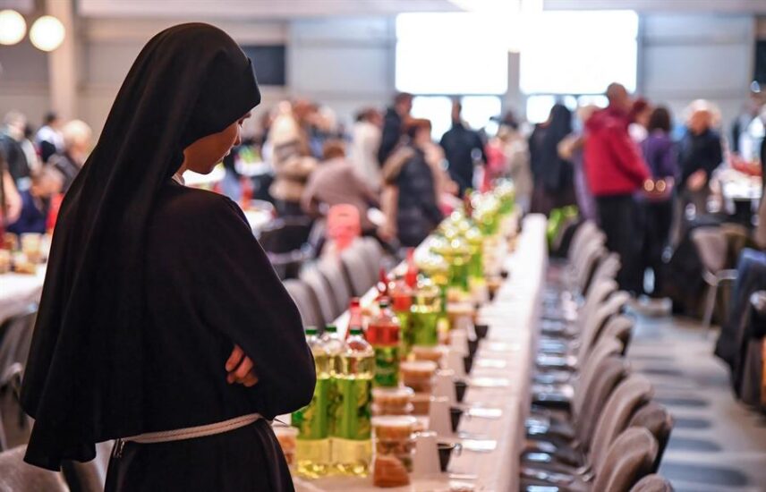 Caritas ha organizado este martes una comida de caridad para más de 500 personas en la ciudad polaca de Lublin.