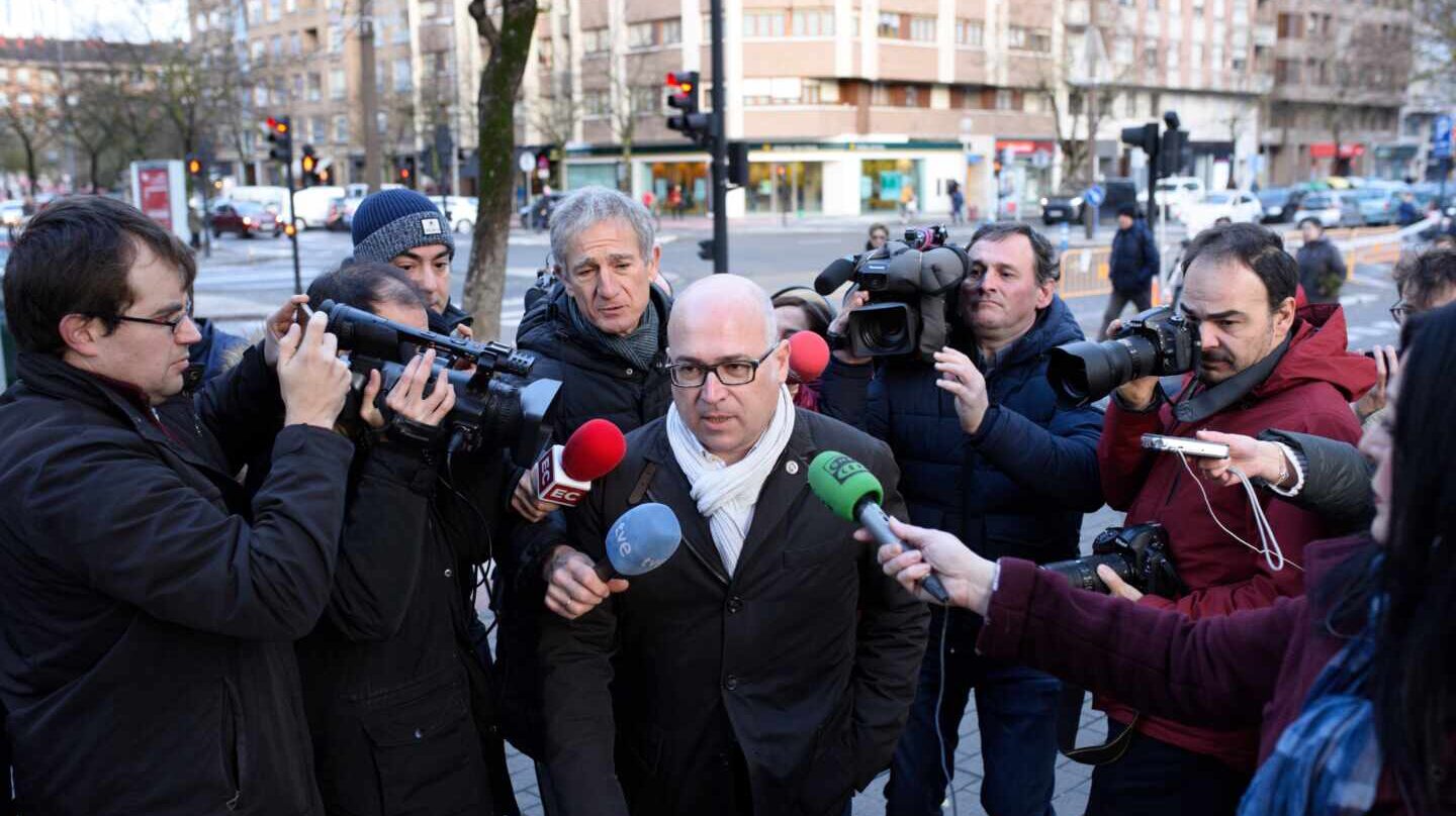 Alfredo De Miguel, cabeceilla de la trama de cobro de comisiones ilegales, a su llegada a la Audiencia.