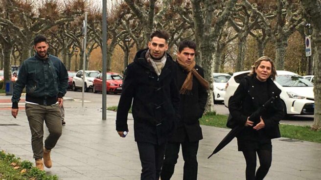 europapress-2544791-llegada-de-los-exjugadores-de-la-arandina-cf-a-la-sesion-en-la-que-se-ha-dado-a-conocer-su-sentencia