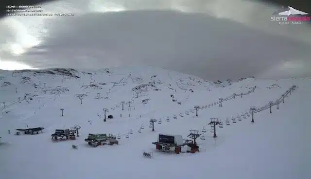 Cierran la estación de esquí de Sierra Nevada por rachas de viento de más de 100 km/h