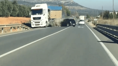 Un conductor drogado colisiona con un camión en Antequera (Málaga)