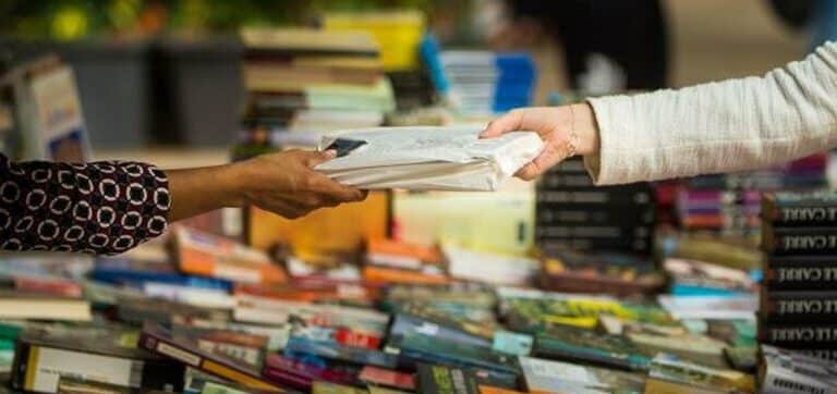 El PP pide que las librerías puedan abrir para recoger encargos