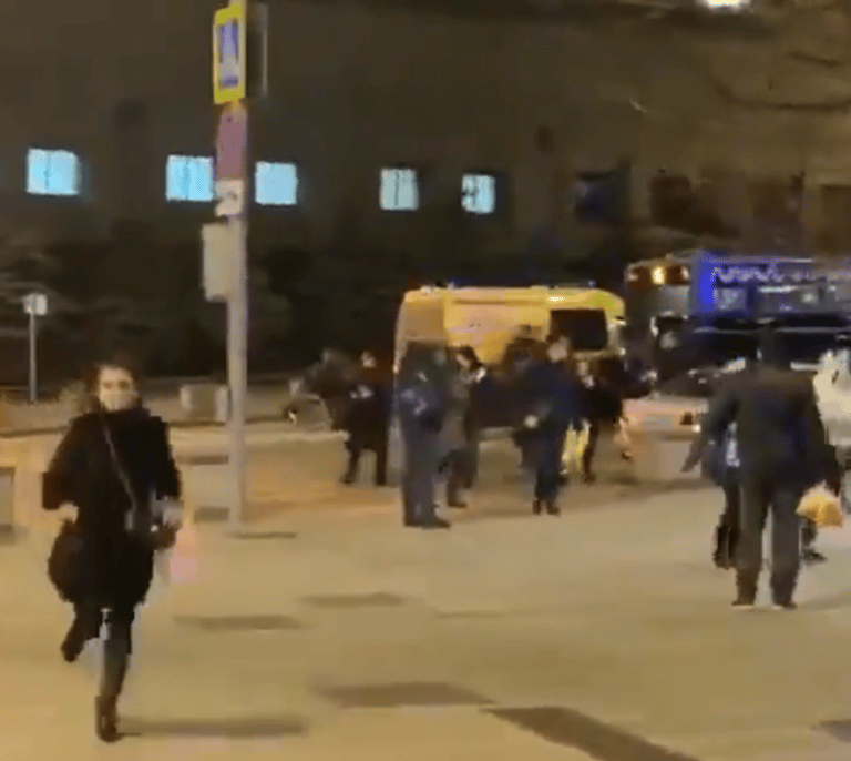 Al menos tres muertos en un tiroteo en el centro de Moscú por fuego de ametralladora