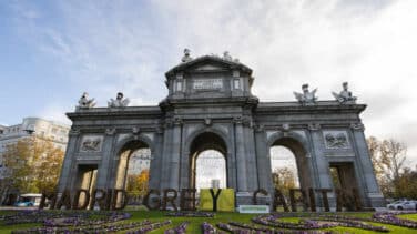 De 'green' a 'grey': Greenpeace 'sabotea' el eslogan del Ayuntamiento por la cumbre