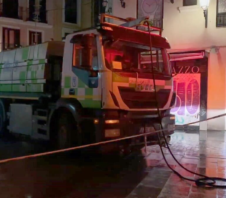 Muere un hombre al ser atropellado por un camión de la limpieza en Madrid