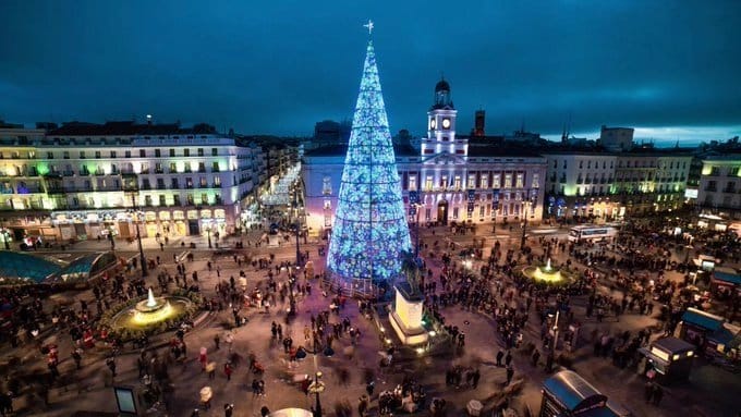 La euforia navideña obliga a cortar los accesos a la Puerta del Sol