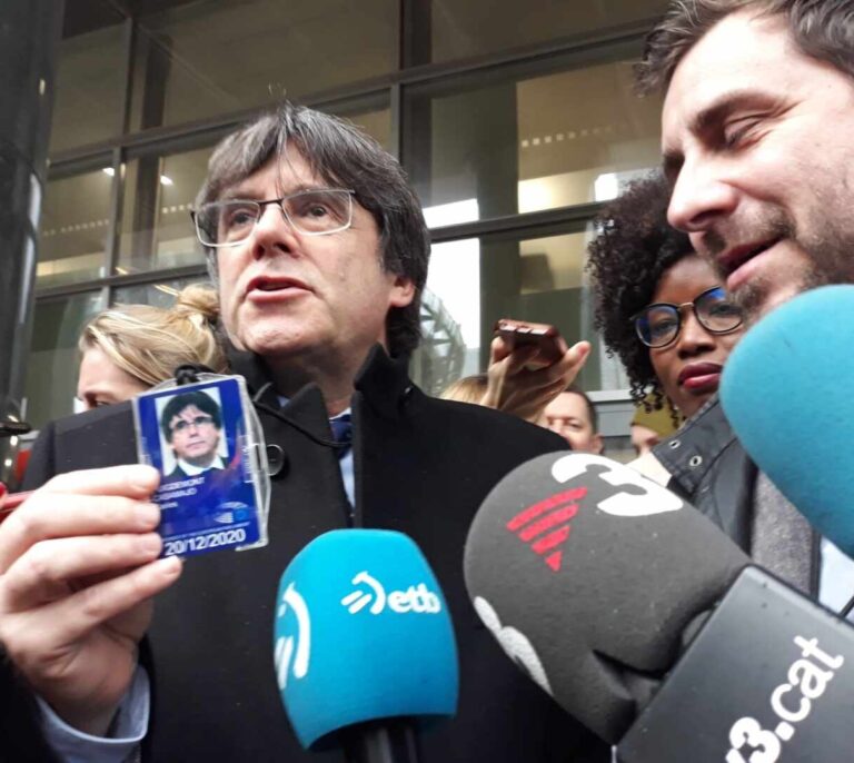 El informe del Parlamento Europeo propone retirar la inmunidad a Puigdemont, Comín y Ponsatí