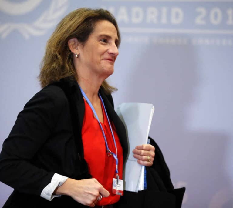 El Gobierno maniobra para recortar ayudas a la industria que se pagan en el recibo de luz