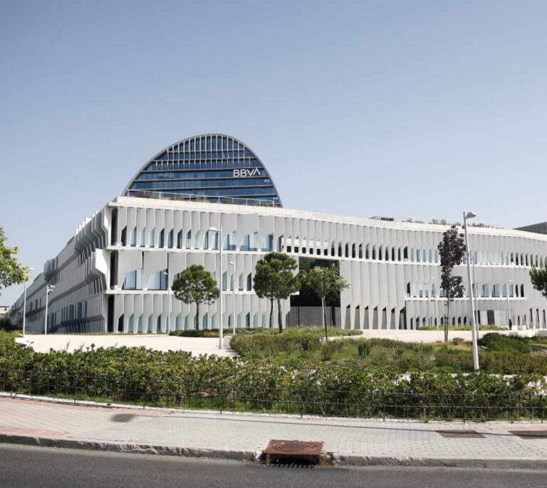 Los bancos, a la caza de ingresos: ya dan créditos sin abrir cuenta, como las financieras