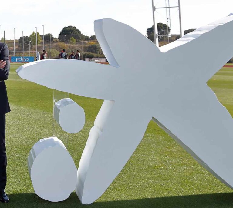La Federación Catalana de Fútbol adjudicó a un directivo obras por más de 7,55 millones