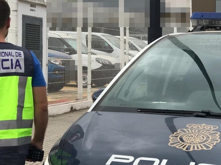Detenidos dos menores por intentar abusar de una niña de 13 años en el baño del colegio