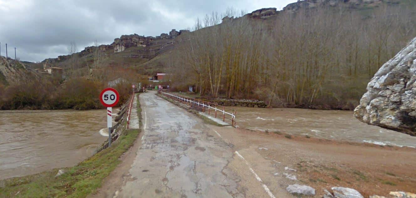 Un puente medieval se derrumba sobre el Pisuerga por el temporal