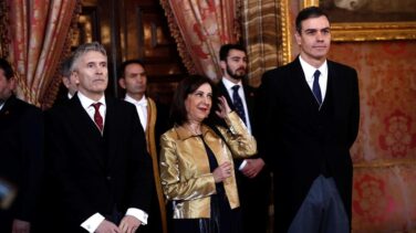Robles muestra su apoyo a la Guardia Civil: "Todos los españoles la admiramos y la respetamos"