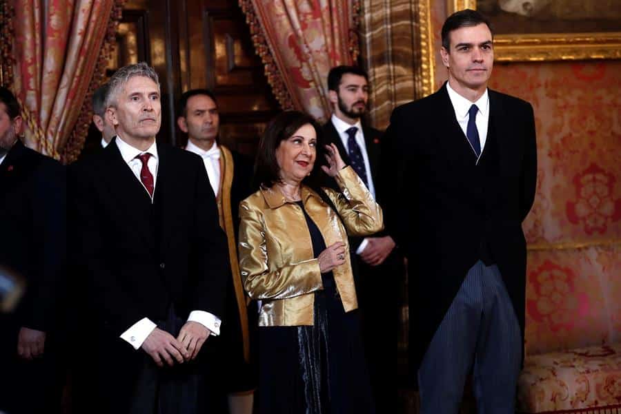 Robles muestra su apoyo a la Guardia Civil: "Todos los españoles la admiramos y la respetamos"