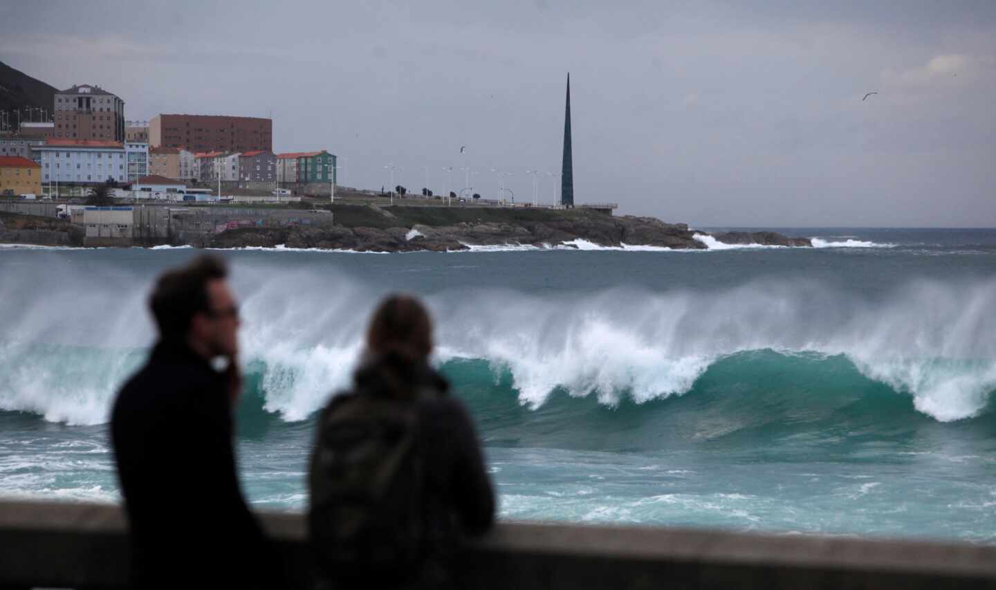 Alerta naranja en la costa gallega con vientos de 107 km/h y olas de 5 metros