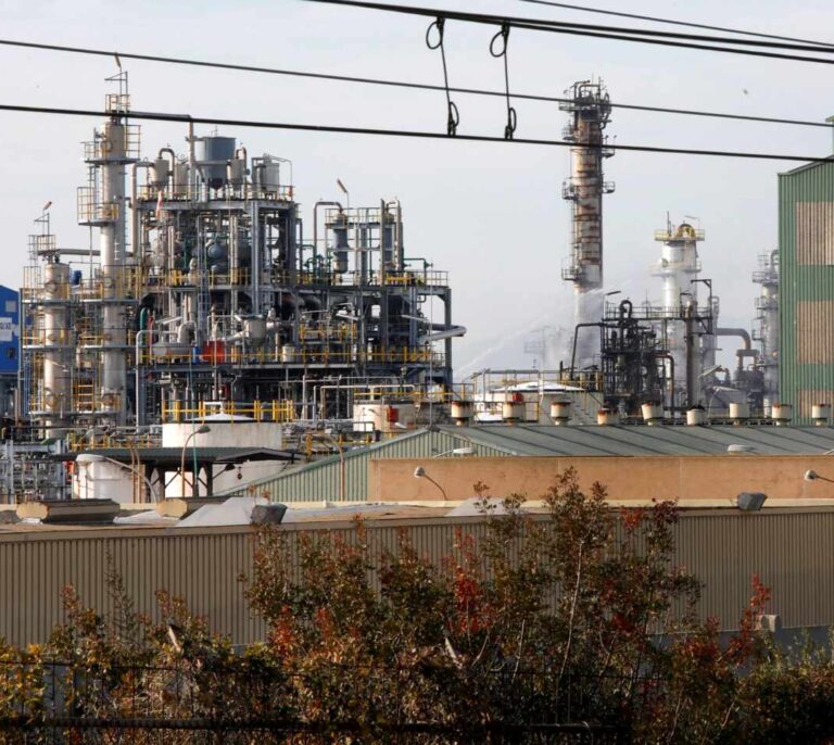 Muere una tercera persona por la explosión en la petroquímica de Tarragona