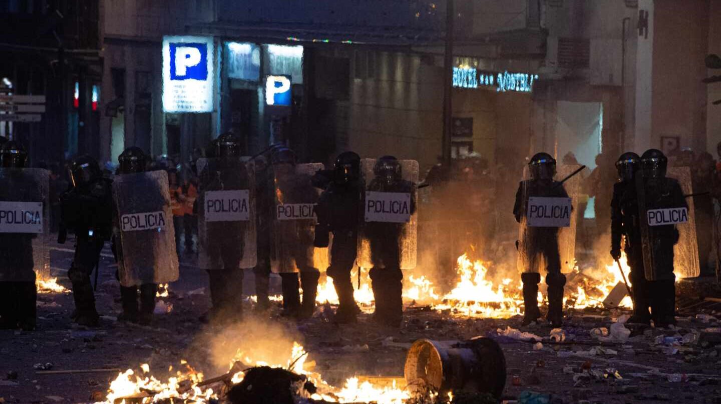 Una línea de agentes de los 'Antidisturbios' de la Policía Nacional, en las inmediaciones de la Plaza de Urquinaona durante los altercados de octubre.
