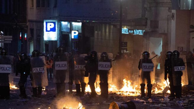 Una línea de agentes de los 'Antidisturbios' de la Policía Nacional, en las inmediaciones de la Plaza de Urquinaona durante los altercados de octubre.