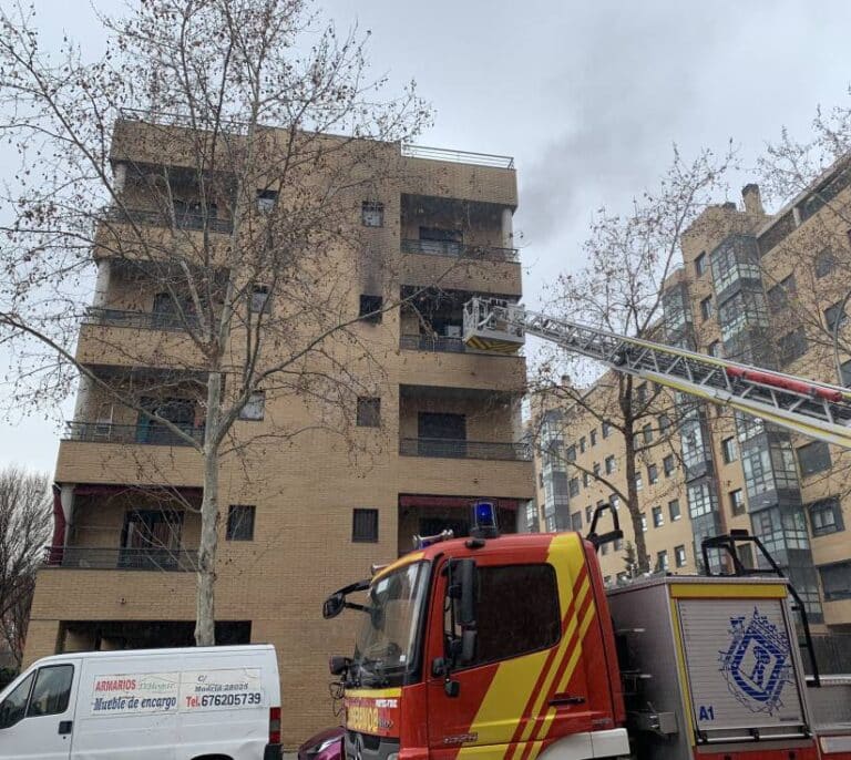 Un muerto y un herido muy grave en el incendio de un piso en Carabanchel