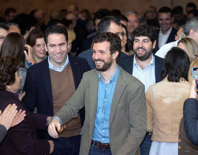 El PP tacha de "extrema frivolidad" que se plantee aplicar el 155 en Murcia: "¿Qué broma es esta?"