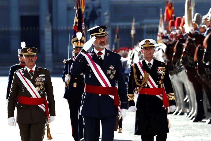 El Rey destaca el "compromiso" de las Fuerzas Armadas y la Guardia Civil con la Constitución