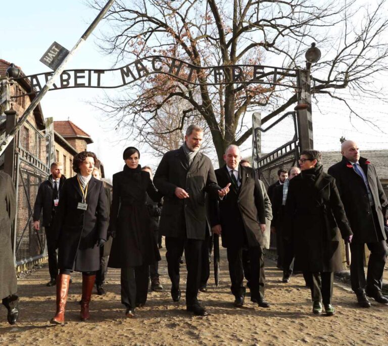 Los Reyes visitan Auschwitz por primera vez