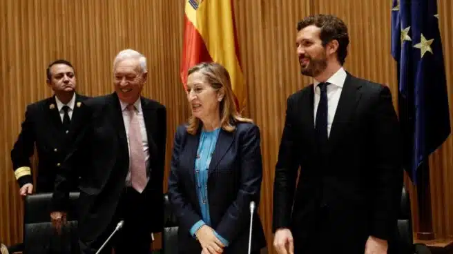 Margallo "resucita" al G-8 "anti-Soraya" en la presentación de su último libro