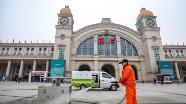 España prepara la repatriación de los 20 españoles que están en Wuhan